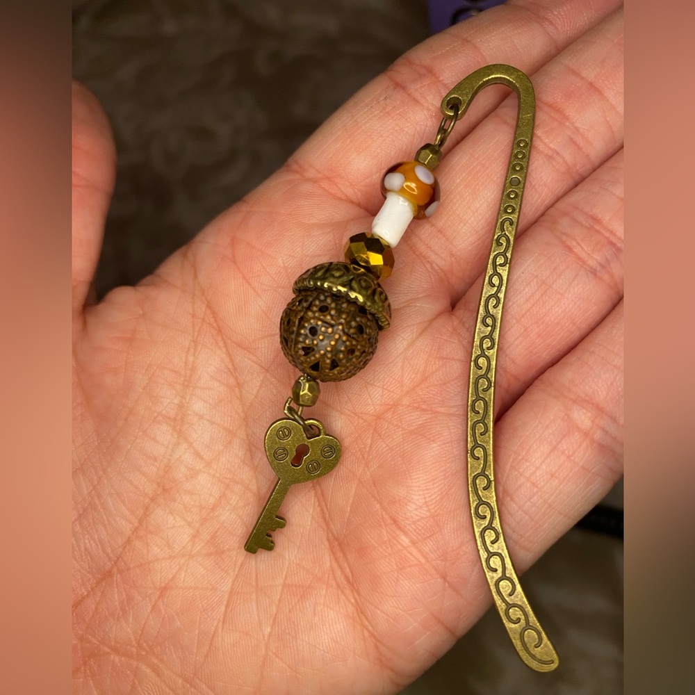 Handmade metal hook bookmark